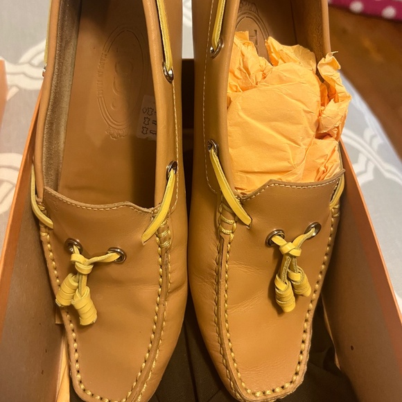 Tod’s Gommini Tassel Moc - Picture 1 of 6